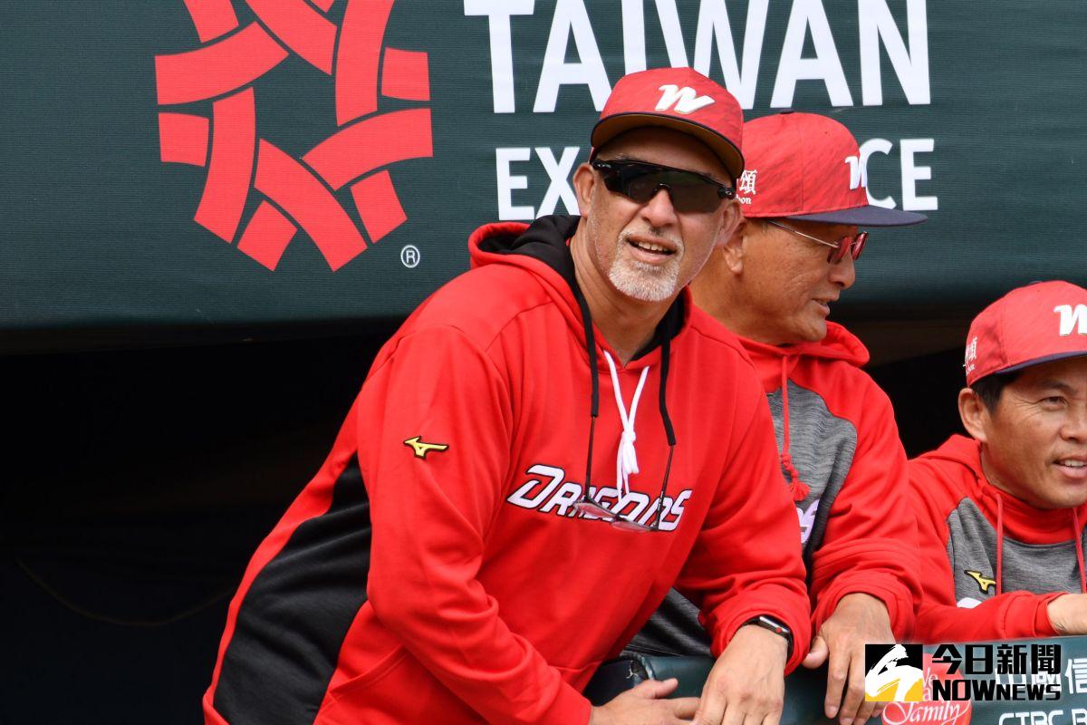 ▲味全龍投手教練賈西，有機會留任。（圖／特約攝影林柏年攝）