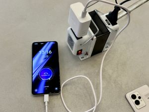 realme GT3載240W充電有多快?9分30秒就能飆速充滿