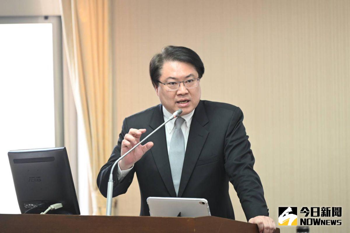 ▲立法院院會今天三讀通過「人口販運防制法」修正案。圖為內政部長林右昌。（圖／記者黃宣尹攝）