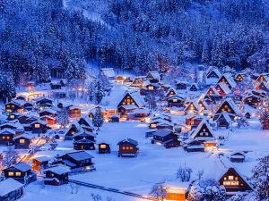 除了賞櫻,還有名古屋5天走訪雪國童話村「合掌村」、看尚未融雪的「立山黑部」雪壁奇景 ▲除了賞櫻,還有名古屋5天走訪雪國童話村「合掌村」。(圖/易遊網提供)