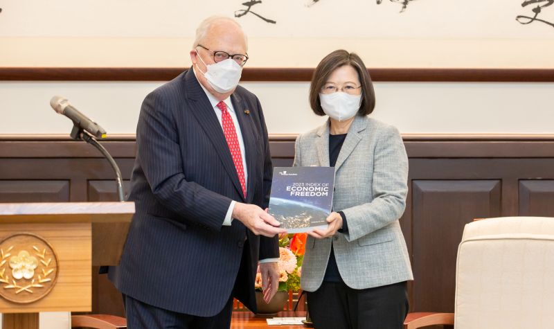 ▲蔡英文接見美國智庫傳統基金會創辦人佛訥。(圖/總統府提供)