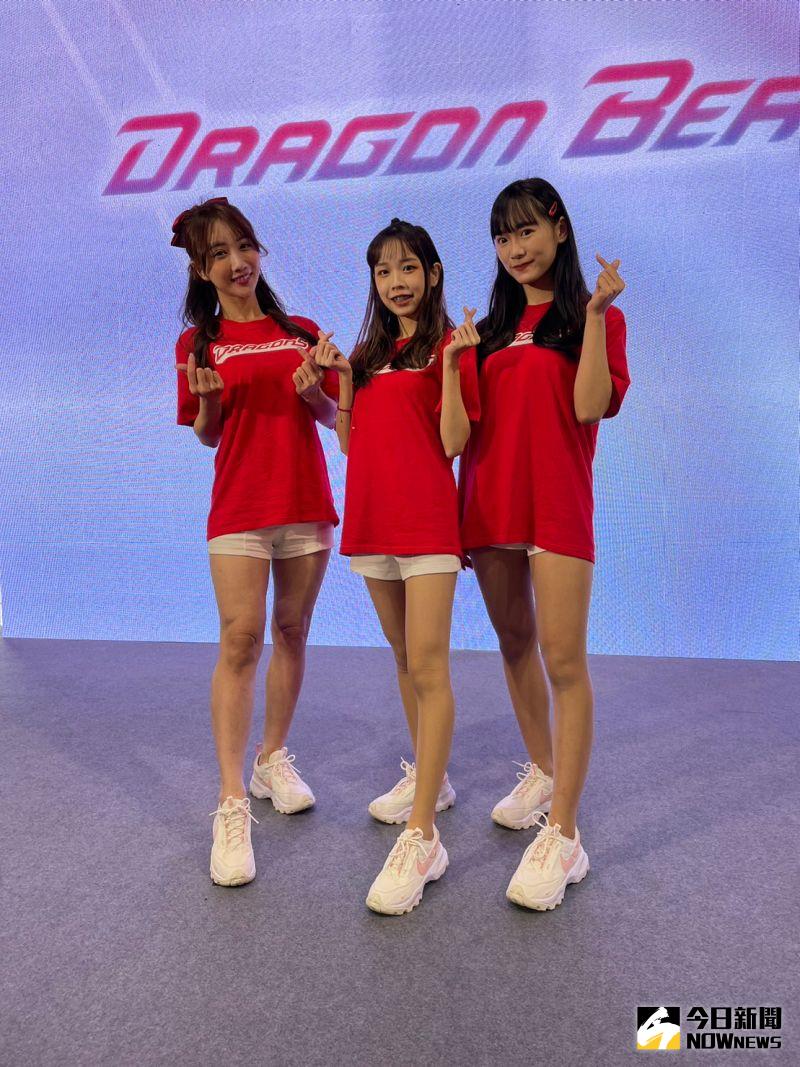 ▲小龍女新成員小珍奶（左）曾是科技業女神。（圖／吳政紘攝）