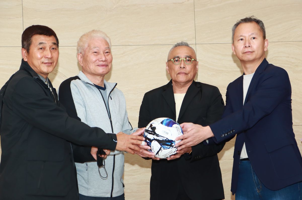 ▲理事長王麟祥與三位副理事長(趙榮瑞、蕭永福、王筱薰)合影