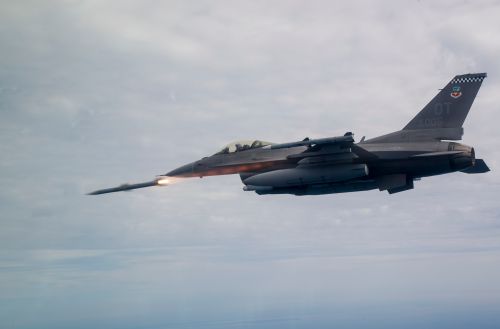▲美軍F-16C戰機發射AIM-120飛彈。(圖/美國空軍) ▲美軍F-16C戰機發射AIM-120飛彈。(圖/美國空軍)