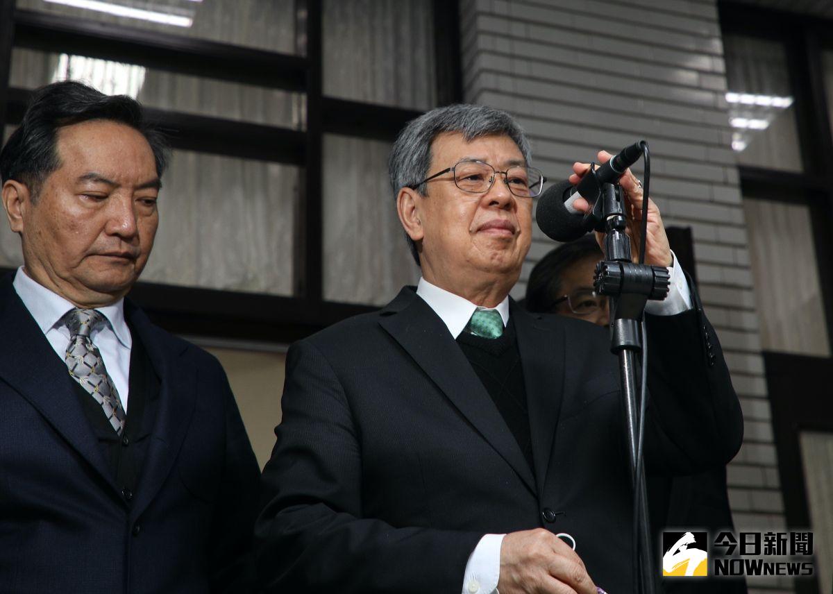 ▲陳建仁今日赴立法院進行施政報告並備詢，並在進入議場前受訪；羅秉成也陪同。（圖／記者陳明中攝，2023.03.03）