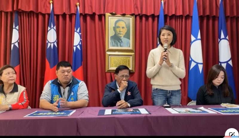 ▲許淑華發言時,林明溱的哈欠更頻繁。(圖/翻攝國民黨臉書直播,2023.03.03)