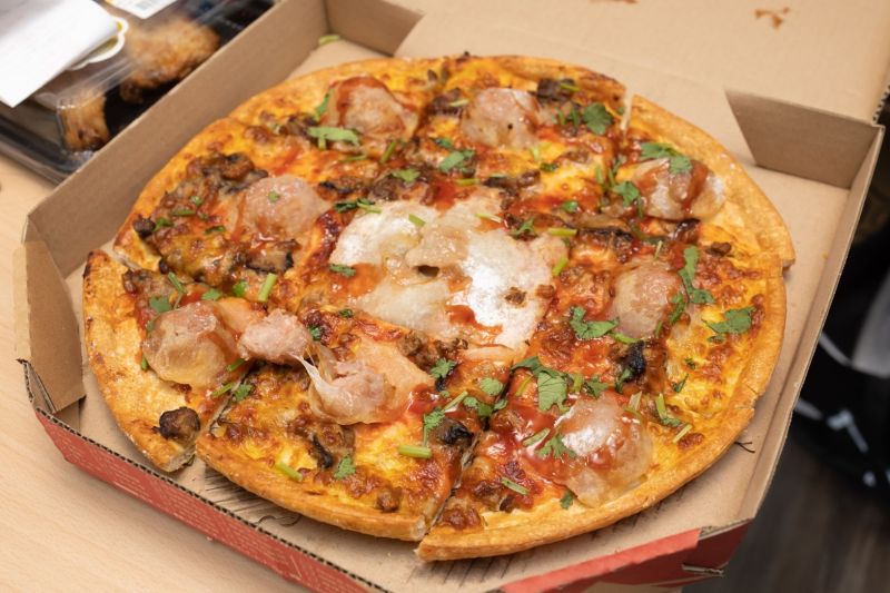 ▲經典賽開打在即，網友推薦獻給義大利隊「肉圓比薩」，體會台灣創意改良的披薩口味。（圖／3C 達人廖阿輝提供）