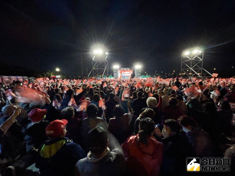 ▲蔡培慧在南投市舉辦選前之夜,超過6000支持者擠爆會場,氣勢高昂。(圖/記者黃宣尹攝,2023.03.03)