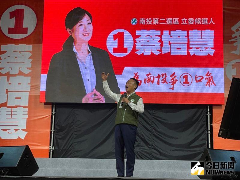 ▲翁章梁赴南投市出席蔡培慧選前之夜,呼籲鄉親明日出門投票。(圖/記者黃宣尹攝,2023.03.03)