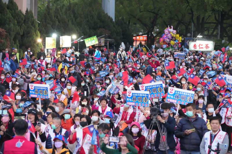 ▲在南投縣立體育場舉辦的選前之夜,支持者熱情參與。(圖/林明溱競總提供,2023.03.03)