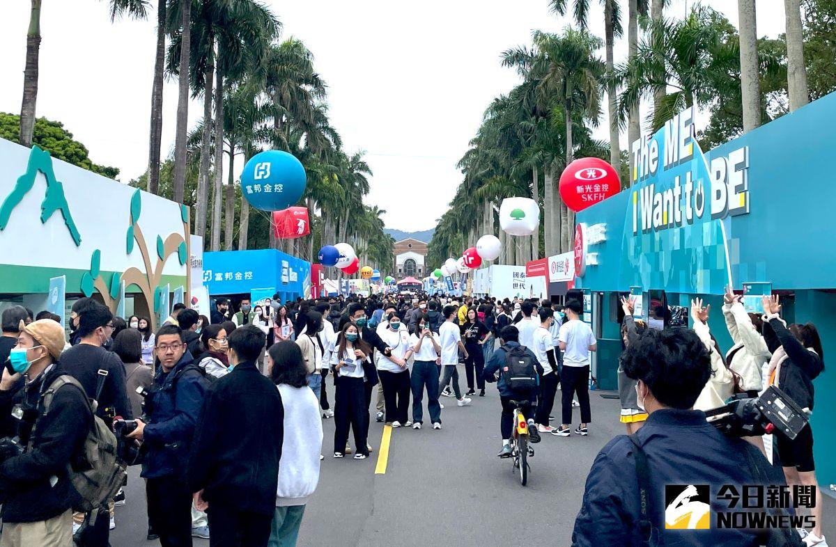 ▲學歷貶值的環境下，人力銀行發現，多數新鮮人更偏好先工作而非再進修。（圖／記者黃仁杰攝,2023.03.04）