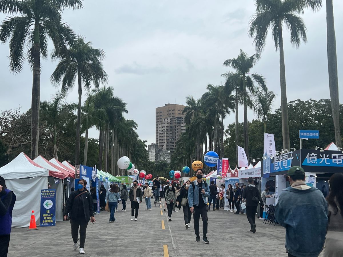 ▲114學年度學測成績公布，補教業者預估台大醫牙、陽明交大醫門檻59級分，（圖／人力銀行提供）