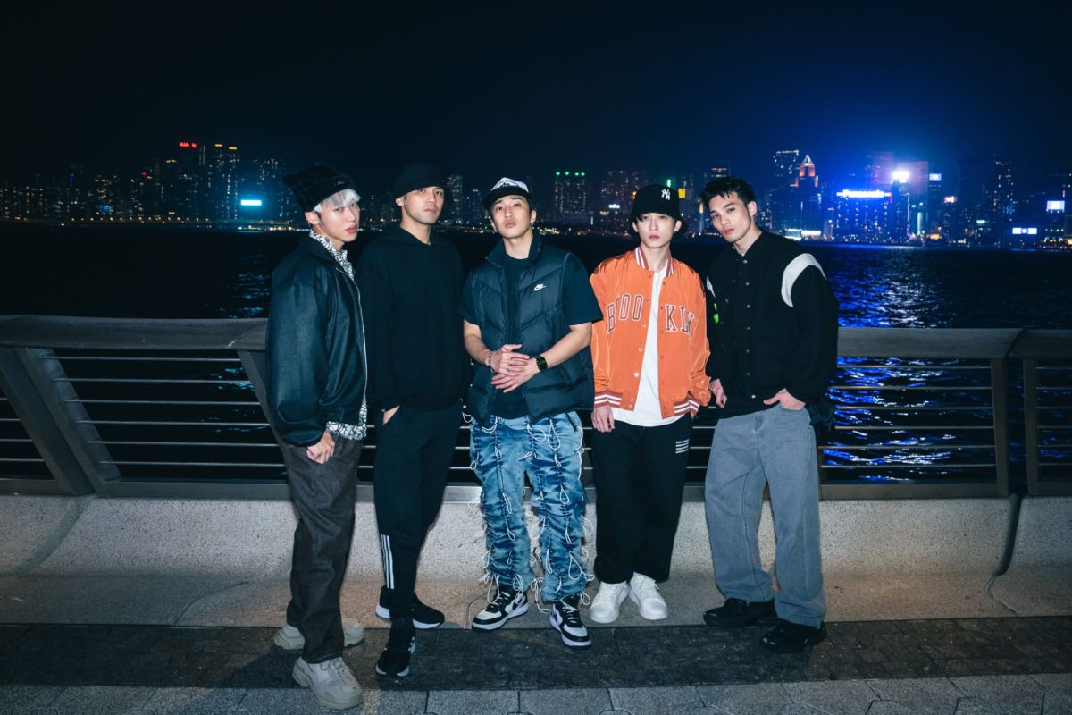 ▲五堅情由小賴（左起）、陳零九、婁峻碩、邱鋒澤、黃偉晉組成。（圖／滾石提供）