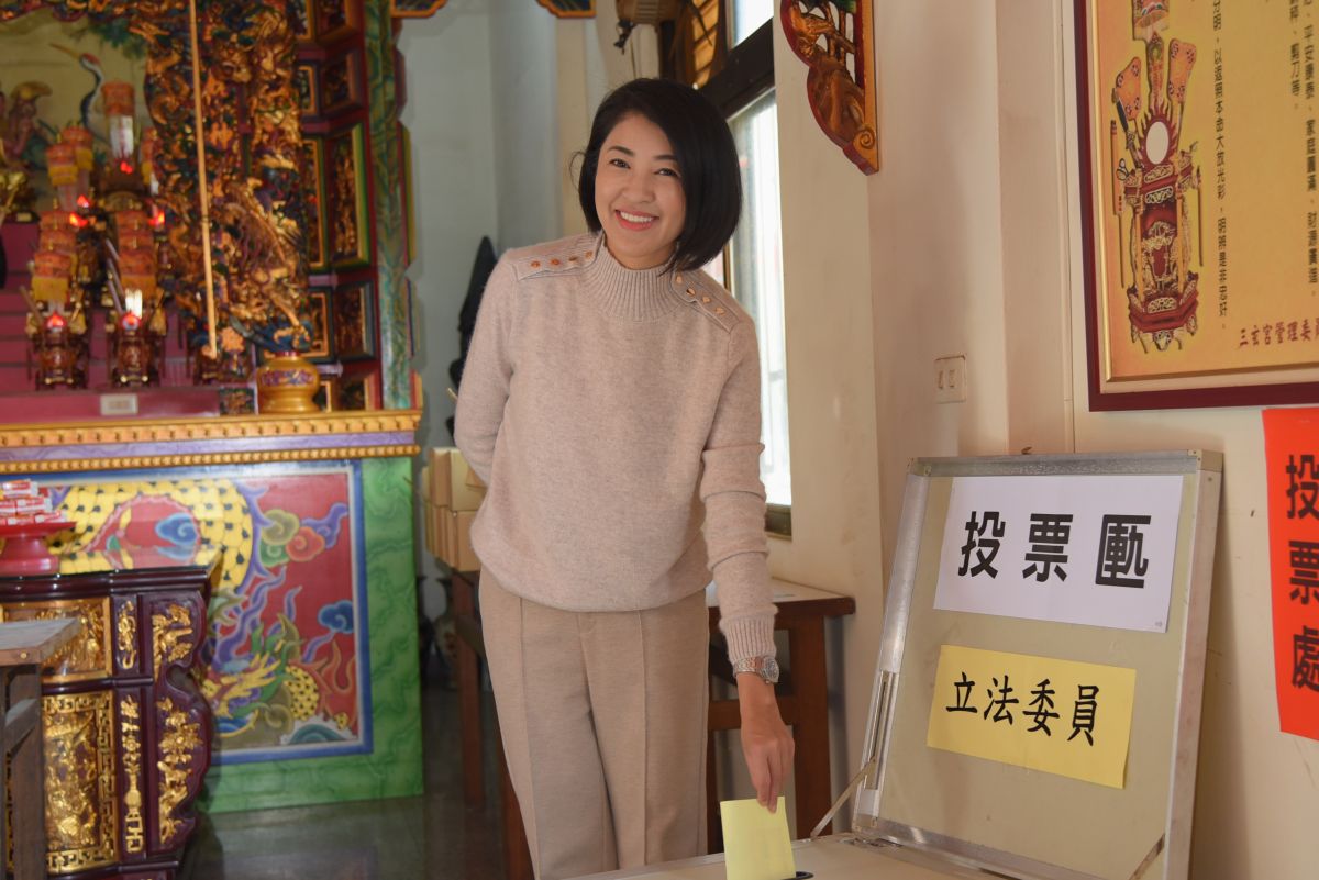 ▲南投縣長許淑華上午完成投票。（圖／南投縣政府提供，2023.03.04）