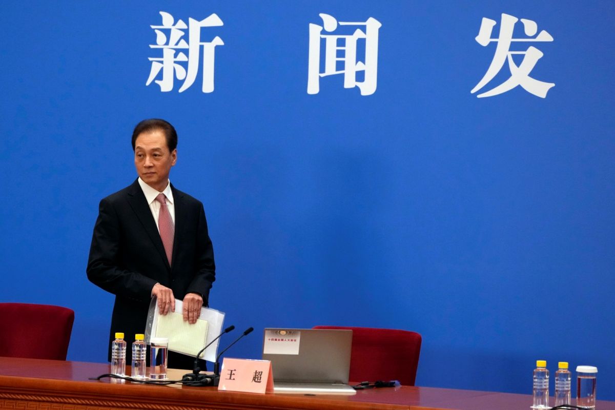 ▲中國全國人大發言人王超4日主持事前記者會，說明相關事宜。（圖／美聯社／達志影像）