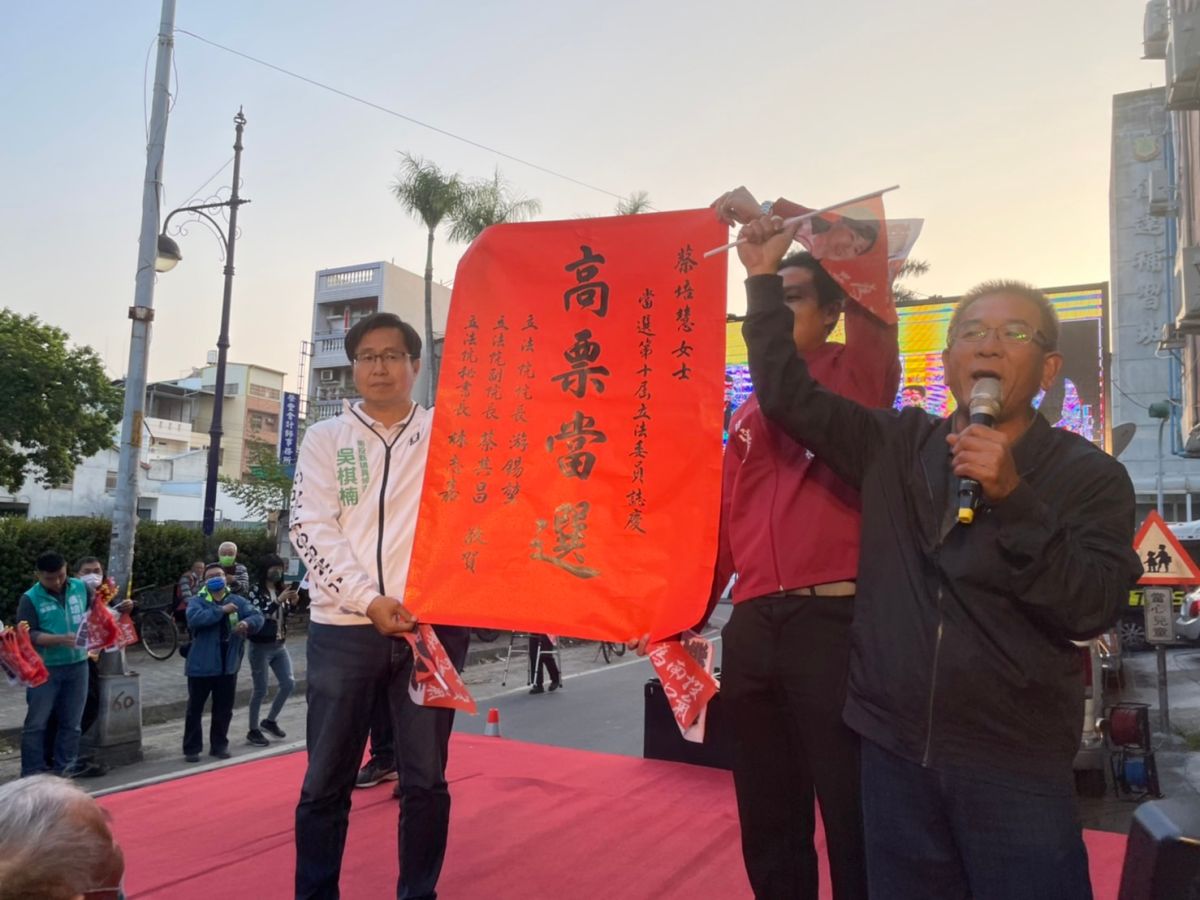 ▲南投立委補選開票，蔡培慧與林明溱一度拉扯，隨後蔡培慧領先，蔡培慧競選總部自行宣布當選。（圖／記者黃宣尹攝影）