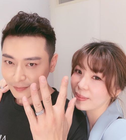 ▲陳冠霖（左）跟老婆謝欣誼結婚15年，婚姻相當幸福。（圖／翻攝自謝欣誼FB）