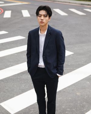 ▲▼林佳辰有張俊美臉蛋,被封「Ending妖精」、「天選之人」,為公認的原子少年第一帥。(圖/翻攝自Ozone、林佳辰臉書) ▲▼林佳辰有張俊美臉蛋,被封「Ending妖精」、「天選之人」,為公認的原子少年第一帥。(圖/翻攝自Ozone、林佳辰臉書)