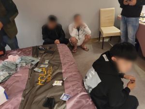 少年仔糗了！網路販售「喵喵」毒咖啡包　警衝摩鐵逮4人
