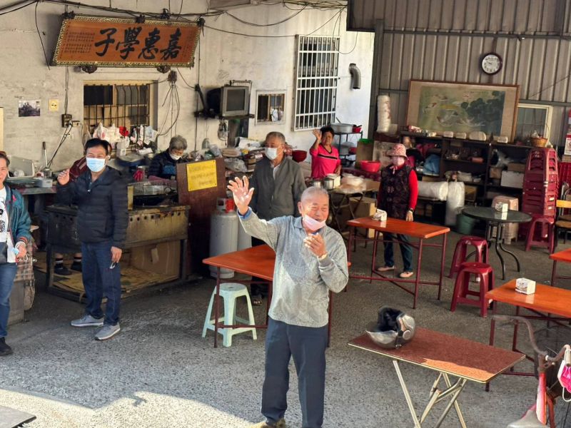 ▲蔡培慧車隊謝票,沿途民眾熱情回應。(圖/蔡培慧競總提供,2023.03.05)