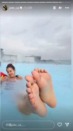 ▲▼Jolin和朋友到冰島泡湯。(圖/翻攝自蔡依林IG) ▲▼Jolin和朋友到冰島泡湯。(圖/翻攝自蔡依林IG)
