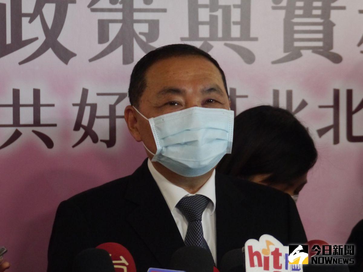 ▲對於外界質疑視察安坑輕軌影片造假，侯友宜出席基北北桃婦女高峰論壇時受訪說是3月3日變裝跟同仁搭乘。（圖 ／記者吳嘉億攝，2023.03.06）