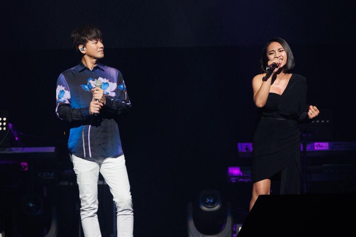 ▲李聖傑（左）舉辦生日音樂會，請來葉瑋庭擔任嘉賓。（圖／華納音樂提供）