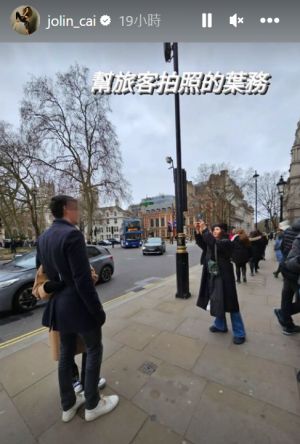 蔡依林笑稱自己在進行「幫旅客拍照的業務」。(圖/Instagram:jolin_cai) ▲蔡依林笑稱自己在進行「幫旅客拍照的業務」。(圖/Instagram:jolin_cai)