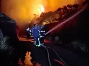 綠島爆山林大火!火勢延燒3公頃 陸海空警消全到場馳援