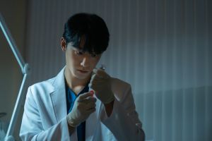▲《黑暗榮耀》有過多影響青少年的畫面,被分類為「青少年不可觀看」限制等級。。(圖/Netflix) ▲《黑暗榮耀》有過多影響青少年的畫面,被分類為「青少年不可觀看」限制等級。。(圖/Netflix)
