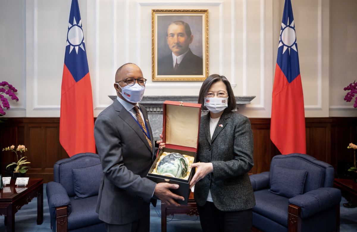 ▲總統蔡英文即將率團訪問非洲友邦史瓦帝尼，史瓦帝尼政府發言人認為這不會激怒中國，況且台灣總統也不是第一次訪問史瓦帝尼。圖為蔡英文接見史瓦帝尼王國總理戴克禮資料照。（圖／總統府提供）