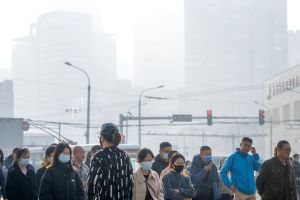 不見「兩會藍」！北京霧霾籠罩　空污接近10年來最嚴重
