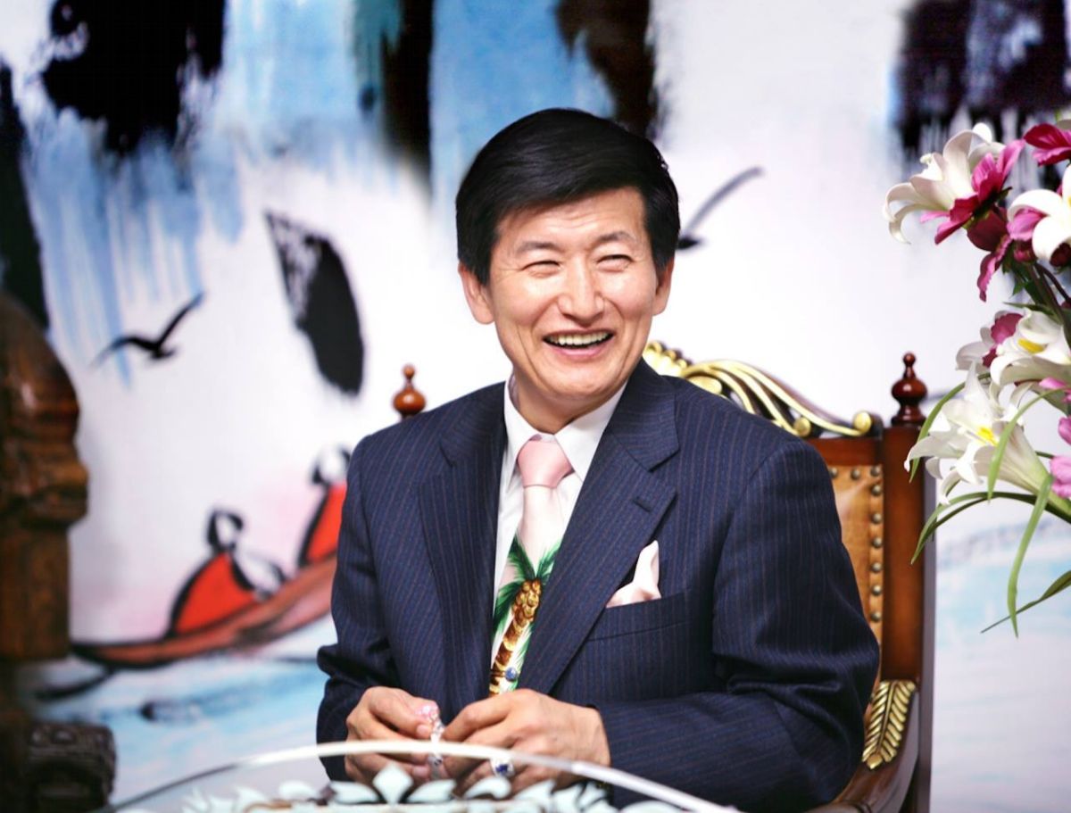 ▲Netflix 宗教紀錄片《以神之名：信仰的背叛》掀起韓國攝理教領袖鄭明析性侵事件爭議，日媒過去就曾經揭露該教會的勸誘手段。（圖／翻攝自臉書Jung Myung Seok - Providence）