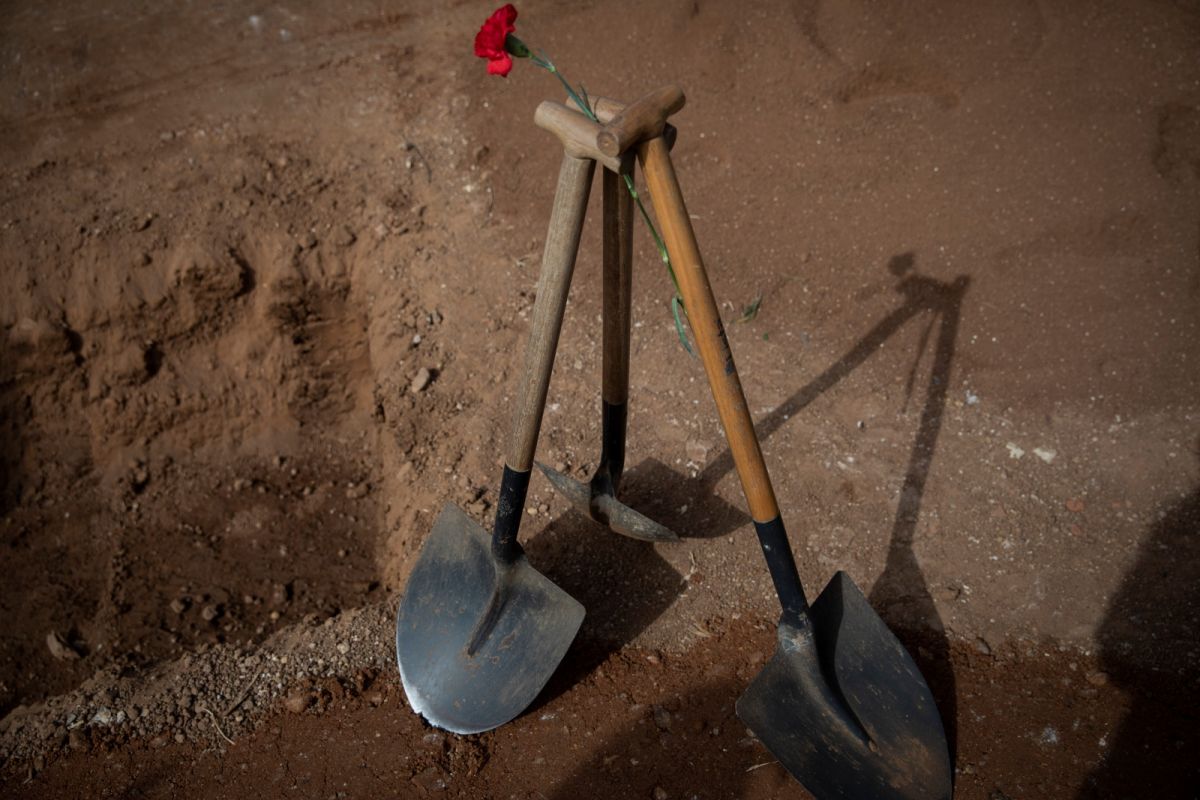 ▲英國國防部表示，受到彈藥短缺影響，俄羅斯預備役士兵可能只能被迫使用「鐵鏟」，在烏克蘭前線進行血腥殘酷的「肉搏戰」。示意圖。（圖／美聯社／達志影像）