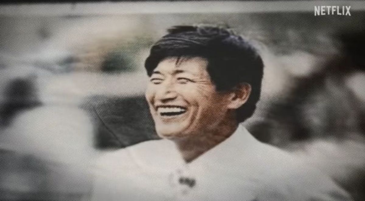 ▲攝理教（JMS）教主鄭明析涉嫌在20年前以宣教名義來台性侵百名女信徒，遭到北檢通緝長達24年。（圖／翻攝自Netflix Asia）