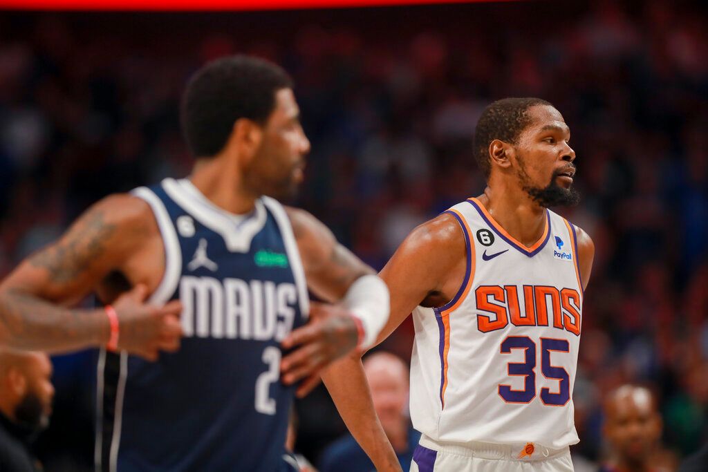 ▲Kevin Durant和Kyrie Irving在場上零互動。（圖／美聯社／達志影像）