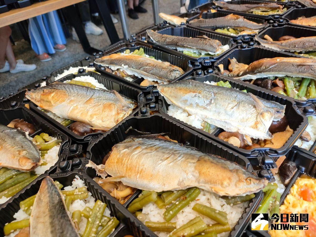 ▲農委會去（111）年推出60元平價幸福餐盒，提供給弱勢族群購買。（圖／記者許若茵攝）