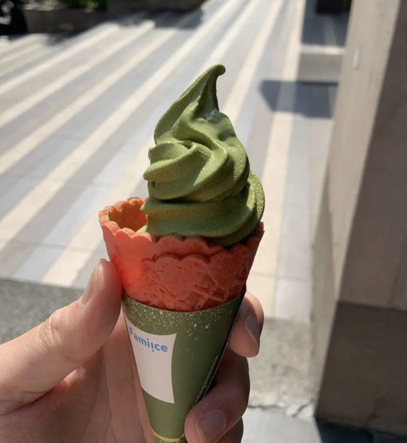 ▲網友買全家冰淇淋超尷尬，拿到「迷你版」讓他哭笑不得。（圖/Dcard）