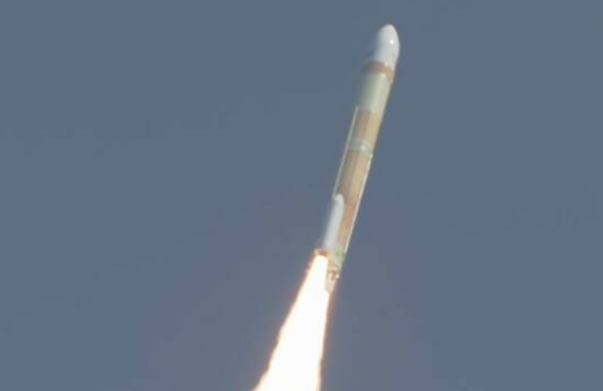 ▲日本國產最新主力運載火箭H3一號機今天升空，沒想到繼2月17日因異常取消發射後，今天發射後又因第二節火箭未能點火，由控制中心傳送自毀指令宣告發射失敗。（圖／翻攝自NHK）