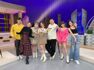 ▲《一袋女王》日前邀藝人分享失戀。左起為孫其君、Albee、巴鈺、宇珊、曾國城、夏宇童和黃喬歆。(圖/衛視中文台提供) ▲《一袋女王》日前邀藝人分享失戀。左起為孫其君、Albee、巴鈺、宇珊、曾國城、夏宇童和黃喬歆。(圖/衛視中文台提供)