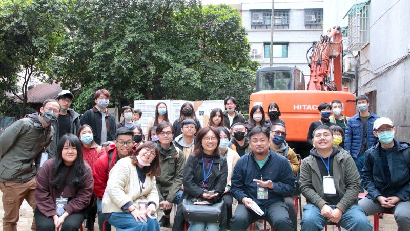 ▲萬華回收站遭檢舉停業，青年團體「五角拌」於4日舉辦展覽「在回收場消失之後」，並邀請民進黨立委洪申翰演講，探討都市中回收業的困境。（圖／洪申翰辦公室提供）