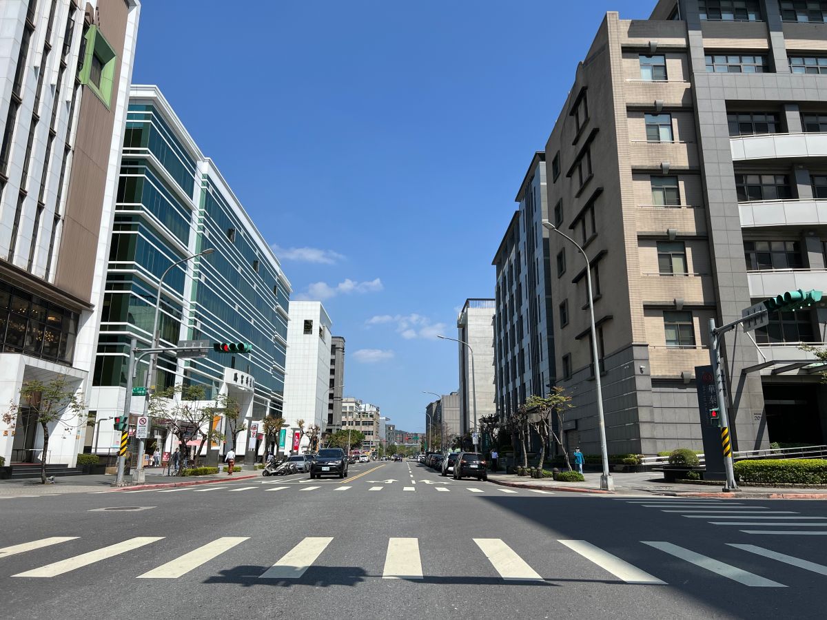 ▲今（14）日全台高溫飆破30度，南部近山區或河谷，將有攝氏35度或以上的高溫出現。（圖／記者張志浩攝）