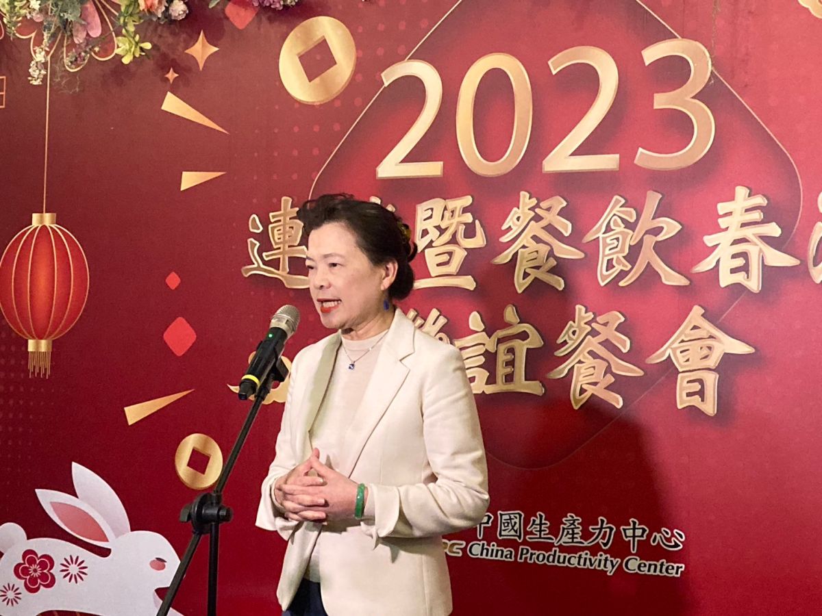 ▲連鎖暨餐飲業今（7）日舉行春酒聯誼餐會，會前立法院審議特別預算議題，成為關注焦點，經濟部長王美花指出，商業餐飲將聚焦於疫情期間生意比較不好的小型、微型餐飲業，希望能加大力度找尋協助辦法。（圖／記者鄭妤安攝影）