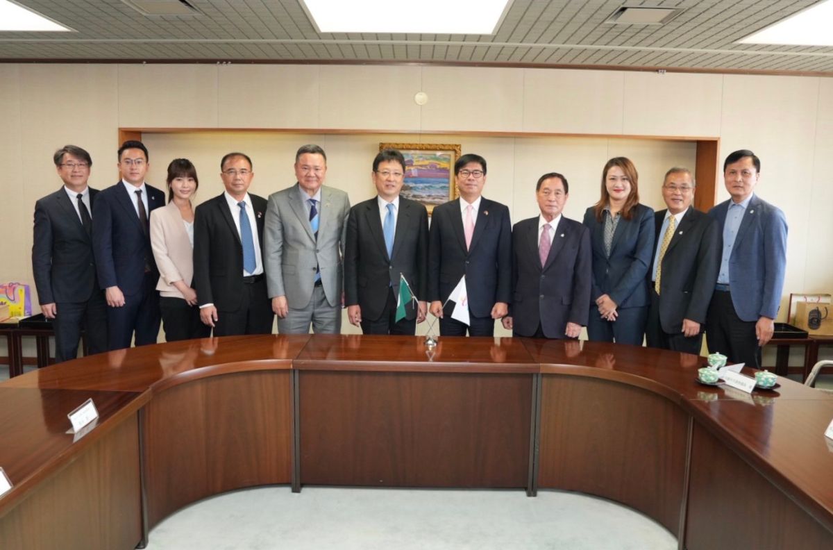 ▲高雄市政府積極開拓國際交流，回訪友好城市熊本市！市長陳其邁首次與議長康裕成聯手出訪，率領府會團隊及企業代表等訪團聯出訪。（圖／高市府提供）