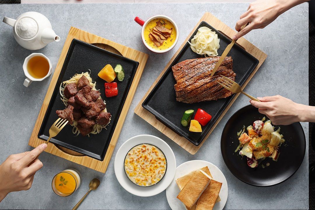 ▲王品集團表示：「鼓勵民眾捐血！8月27日至8月30日到指定捐血站捐血，可獲得限量『西堤牛排愛心五折券』」無設定上限」，幫大家試算，最便宜套餐419元開吃。（圖／王品集團提供）