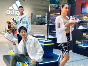 ▲活動大使，左起：盧彥勳、林柏宏、雷理莎身著Ultraboost鞋款，現身《Ultraboost致敬經典 十周年特展》。（圖／記者蕭涵云攝）
