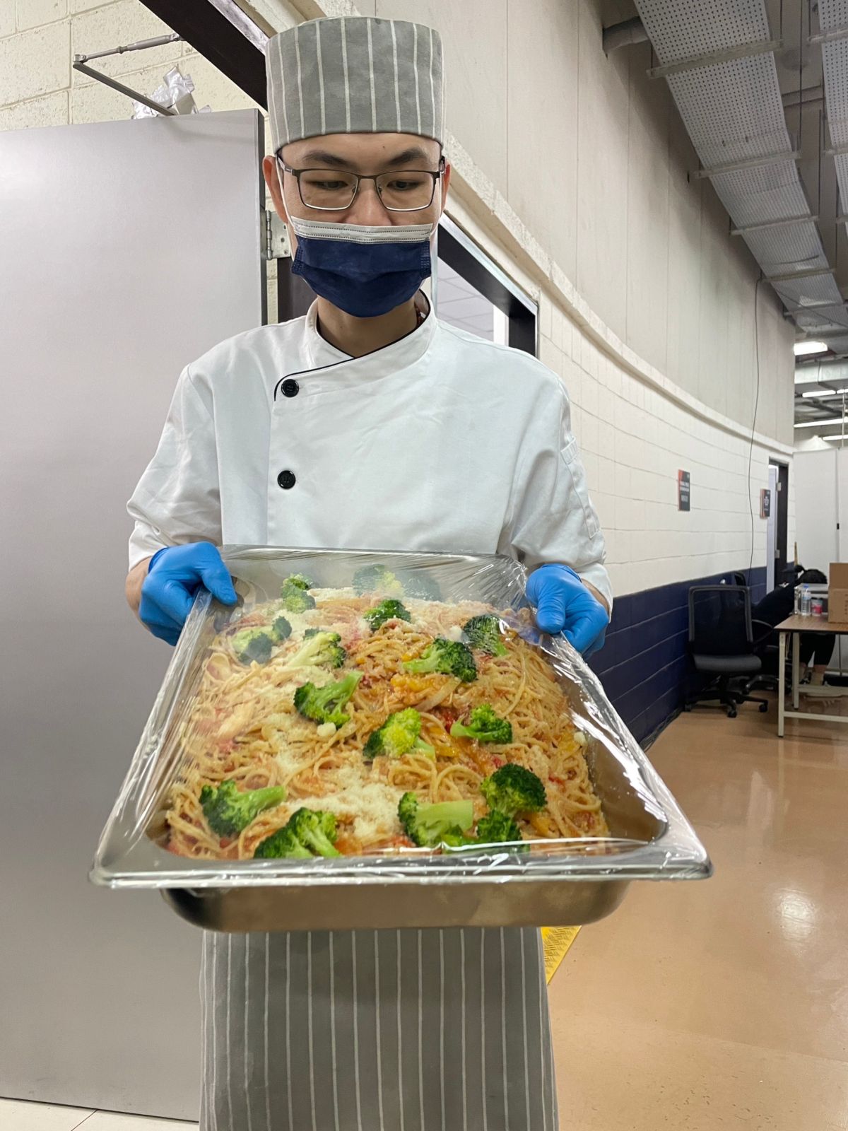 ▲饗食天堂台中店進駐經典賽球場，負責提供球員及工作人員膳食，圖為蕃茄雞胸義大利麵。（圖／饗食天堂提供）