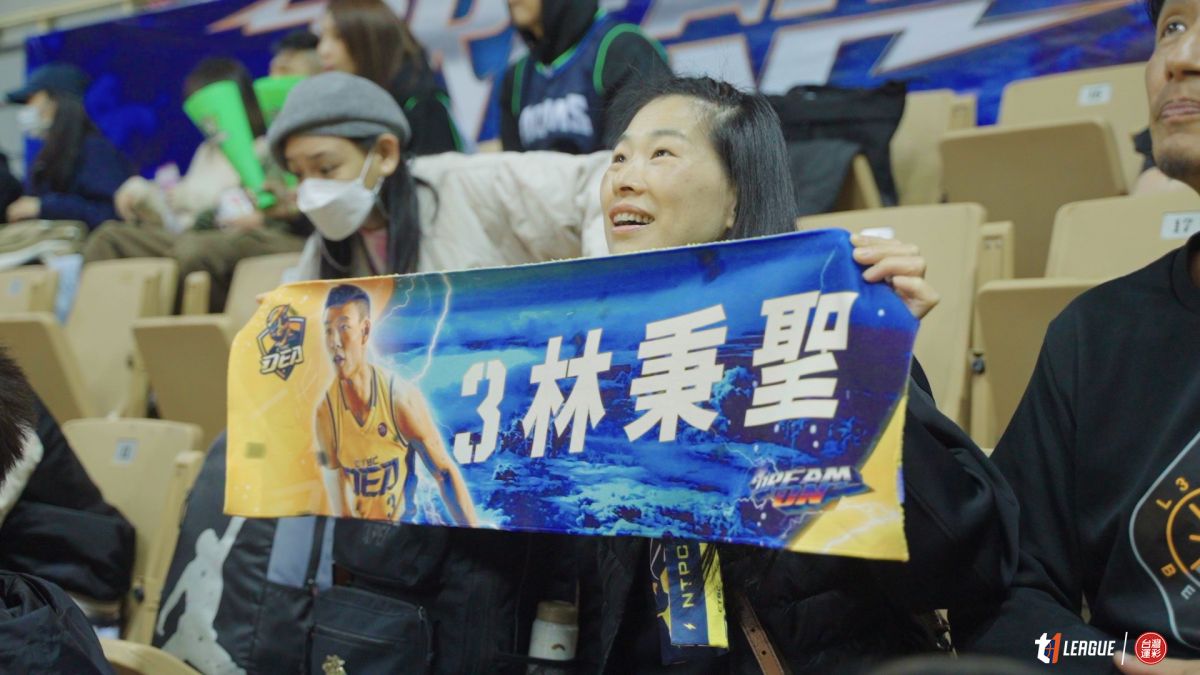 ▲林任鴻與林秉聖的媽媽丁微娥女士。（圖／T1聯盟提供）