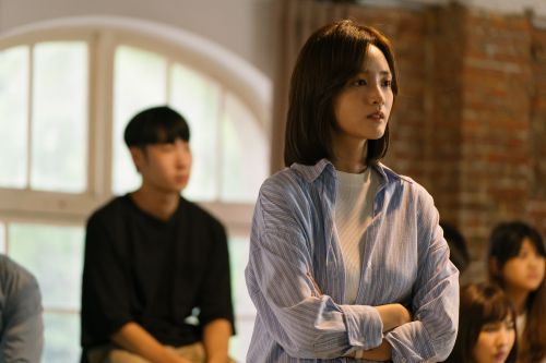 ▲王淨在《人選之人-造浪者》飾演做事冷靜且低調的文宣部新進組員。(圖/Netflix) ▲王淨在《人選之人-造浪者》飾演做事冷靜且低調的文宣部新進組員。(圖/Netflix)
