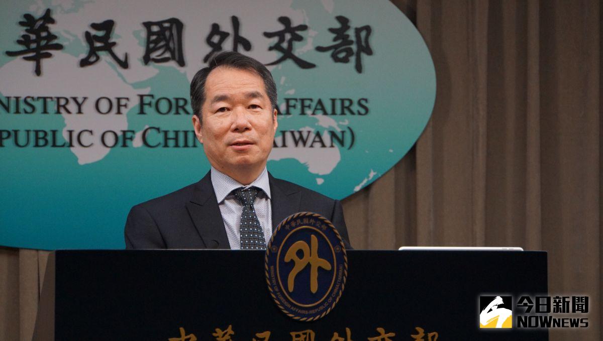 ▲領事事務局局長何震寰表示，自3月13日起增設護照申辦案第二收件場所，屆時網路預約櫃檯將全數移至標檢局大禮堂收件。（圖／記者呂炯昌攝，2023.03.09）